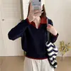 Suéter de Estilo Europeo de Alta Gama en Color Verde con Cuello Camisero para Mujer, Tejido de Punto Falso de Dos Piezas con Bloques de Color, Prenda Interior tipo Polo Holgada con Cuello en V para Otoño e Invierno