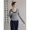 Camiseta de manga larga a rayas grises para mujer, diseño estilo coreano, otoño 2026, bordada con botones, corte ajustado, top versátil