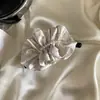 Elegante pinza de plátano de satén con lunares de perlas para la parte posterior de la cabeza, añadiendo volumen a la cola de caballo, pinza vertical, pinza de torsión, pinza para el cabello