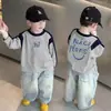 Camiseta de manga larga para niño, nuevo estilo primavera y otoño, casual y versátil, con cuello redondo estiloso, bloques de color, camiseta básica moderna para niños mayores