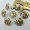 Aleación de zinc con forma de flor más taladro hebilla de coser a mano accesorios para ropa hebilla decorativa especial venta al por mayor