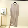 Nuevo vestido modal de manga larga con cuello en V talla grande para mujer, un vestido ligero hasta la rodilla que se puede usar como prenda exterior, para uso casual o como pijama.