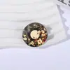 Elegante Broche Musical Floral Insignia Metálica Accesorio para Ropa Pin de Solapa con Patrón de Paisaje Geométrico Circular Venta al por Mayor de Fábrica