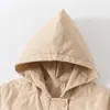 Chamarra con Capucha Bordada con Letras Estilo Coreano para Bebés y Niños Pequeños, Nueva de Otoño Casual Cálida a Prueba de Viento de Manga Larga