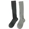 Calcetines de otoño e invierno para mujer, negros, blancos y grises, diseño simple a rayas, calcetines versátiles de media pantorrilla, tejido de punto de doble aguja de algodón, calcetines hasta la rodilla, estilo moderno