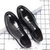 Sapatos masculinos da marca Dragonfly, sapatos que aumentam a altura em couro genuíno, sapatos masculinos formais de negócios em couro com cadarço, vazados e respiráveis, bico fino, sapatos de couro para casamento, noivo