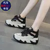 Zapatillas Huecas Transpirables para Mujer al por Mayor 2026 Otoño Nueva Moda Encaje Patchwork Bloque de Color Suela Gruesa para Aumentar la Altura Zapatos de Papá