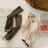 Calcetines de diseñador Luokou de color contrastante de moda para mujer, calcetines nuevos de otoño e invierno de longitud media hasta la pantorrilla, calcetines japoneses simples con letras estampadas en caliente y de canalé