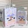 Bolsa de Regalo con Póster Nuevo de Dibujos Animados Original para Compras en Supermercado Tienda Departamental Regalo Asa Conveniente Bolsa de Regalo Conveniente