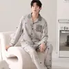 Pijama Masculino de Manga Larga y Pantalón Largo al por Mayor, Nuevo Estilo Otoño Algodón Puro Casual Cardigan Dibujos Animados Conjunto de Ropa de Casa que se Puede Usar Afuera