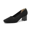 569 Sapatos de salto alto Princess femininos salto grosso novo 2024 bico quadrado boca em V padrão reto cor sólida versátil sapatos de salto único estilo garota francesa