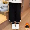 Calças forradas com fleece para meninas, estilo outono e inverno, calças casuais grossas de veludo peça única para crianças, calças compridas de perna larga estilo duas peças falsas de inverno para bebês meninas