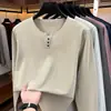 Nueva Camiseta de Manga Larga para Hombre de Primavera y Otoño, Cuello en V, Moda Casual de Negocios, Sudadera Pulóver, Camiseta Básica de Tendencia para Hombre
