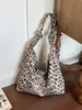 Bolso grande de leopardo para mujer, nuevo bolso de hombro retro de moda 2026, bolsa de mano para estudiantes para la escuela y el trabajo