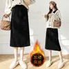 Foto real: Saia de veludo cotelê e chenille forrada com fleece e espessada para mulheres, nova saia lápis casual de cintura alta com fenda para outono e inverno