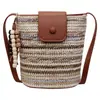 Bolsas Tejidas de Diseño de Nicho 2026 Nuevo Verano Elegante Bolso Cruzado Arcoíris Estilo Coreano de Moda Bolso Cubo de Paja