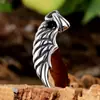 Venta al por mayor de joyería de acero inoxidable para comercio exterior europeo y americano, collares colgantes de pluma de titanio personalizados, collares de moda para hombres y mujeres