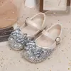 Sapatos de Princesa Brilhantes de Cristal para Meninas Primavera/Verão 2026 Sola Macia Sapatos de Festa Vestido Infantil Calçados de Couro Mary Jane com Strass