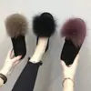 Coleção Outono/Inverno 2026: sapatos peludos casuais, estilosos e versáteis para mulheres, incluindo sapatos baixos e sapatos de pelúcia estilo coreano, uma escolha popular e versátil para mulheres