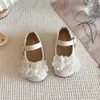 2026 Novos Sapatos de Princesa para Meninas Strass Brilhantes Flores de Tela Sola Macia Antiderrapante Sapatos de Salto Único Infantis Moda Versátil