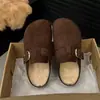 Aumento de Altura Interior Talla Grande Zapatos Bo Ken Pantuflas de Suela Gruesa Ropa de Exterior para Mujer 2026 Otoño/Invierno Nuevo Llegada Slip-on Pantufla Media con Punta Cubierta de Felpa