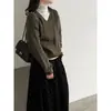 Suéter Básico de Tricô com Gola V Torcido Série LUXI Kochi miu 26 Outono para Mulheres, Versátil para o Trabalho e para Usar em Camadas, ss1108