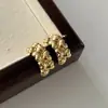 Brincos de Metal Estilo Retrô de Hong Kong para Mulheres, Agulha de Prata S925, Outono e Inverno, Brincos de Tarraxa de Alto Temperamento, Brincos de Design de Nicho Aprovados