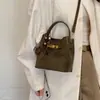 Bolso de cubo de gamuza simple retro para madre e hija de terciopelo, nueva colección 2026, diseño de lujo ligero, nueva colección de otoño, bolso de hombro para mujer