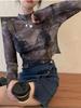 2023 Verano nuevo top corto tie-dye para mujer, camiseta interior casual de cuello redondo y manga larga para protección solar, top delgado