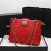 Bolsa Feminina 2025 Nova Bolsa Grande Estilo Pequeno Fragrante Acolchoada Corrente Bolsa Balde Versátil Grande Capacidade Bolsa de Ombro Bolsa Transversal para Mulheres