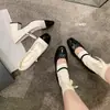 Design color block inspirado em Chanel ~ Sapatos de salto alto quadrados elegantes e robustos, sapatos Mary Jane rasos da moda outono 2026