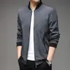 Chaqueta para Hombre 2026 Estilo Coreano Moderna Chaqueta de Béisbol Bordada Corte Ajustado Tallas Grandes Top para Hombre