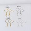 Protección de color Letras envueltas en oro de 18 quilates Sello de acero Gancho para la oreja de cobre blanco Accesorios de joyería DIY Hecho a mano Material para aretes semiterminados Venta al por mayor