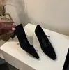 Saltos Finos Boca Rasa Estilo Francês para Mulheres, Nova Versão Coreana Primavera e Outono, Suede Elegante de Bico Quadrado para o Dia a Dia, Estilo Fada