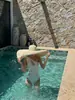 Maiô de Uma Peça Ombro Inclinado Novo Estilo 2025 para Mulheres, Maiô de Resort de Águas Termais Conservador Sexy Francês de Alta Qualidade com Laço
