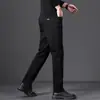 Jeans elásticos de ajuste slim de marca de alta gama en color negro para hombre, nuevo modelo otoño 2026, lavables y que no destiñen, jeans de pierna recta para hombre