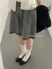 Otoño 2026 Nuevo Pantalón Corto Capris de Punto Recto Casual de Pierna Ancha con Rayas, Cintura Elástica con Cordón, Shorts de Temperamento Holgados