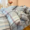 Juego de ropa de cama de cuatro piezas de grado A, seguro para bebés, estilo minimalista, algodón puro, incluye una sábana y una funda de edredón de algodón lavado, adecuado para dormitorios; conjunto de tres piezas de algodón puro
