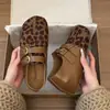 Retro nuevo 2026 nicho Birkenstock zapatos versátil moda marrón mujer punta poco profunda casual otoño diseño de moda