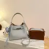 Bolsa Elegante com Fecho de Metal, Bolsa Saco de Ombro Único Estilo Luxo Leve para Mulheres, Nova Versão Coreana 2026 Versátil Casual Bolsa Transversal