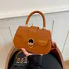 Bolso de mano retro de alta gama con tapa abatible para mujer 2026 nuevo bolso cuadrado pequeño con cierre simple para el trabajo de un solo hombro cruzado bolso de mujer
