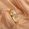 2022 Nuevo brazalete de acero de titanio de oro de 18K no se decolora brazalete de cruz de diamante diseño de nicho ins alto sentido