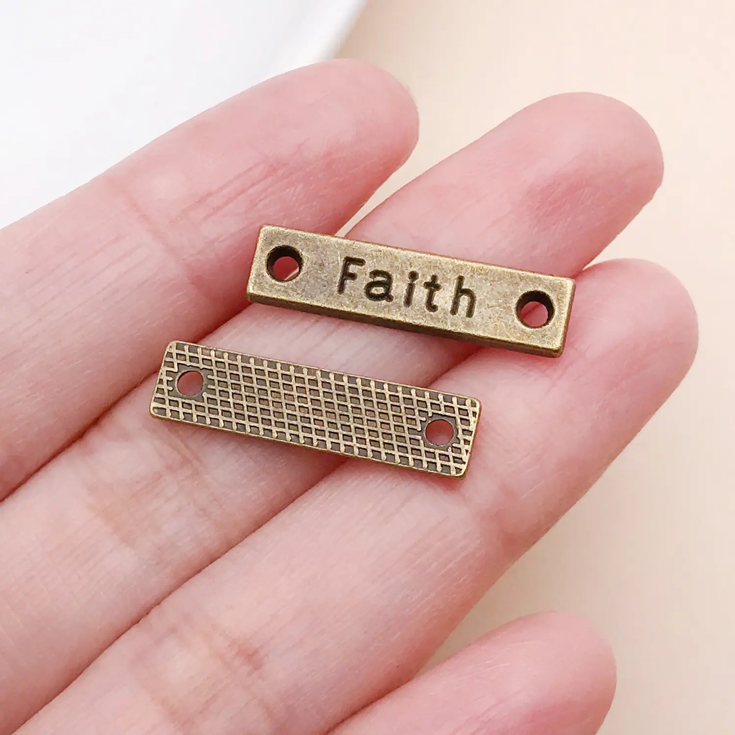 5659-Y-古青锌合金长方形Faith字母牌双孔链接6x2