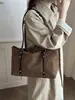 Coleção Outono 2026: Bolsas Leves, Luxuosas e Únicas em Estilo Retrô, Perfeitas para o Trabalho e o Dia a Dia, Bolsas de Ombro e Bolsas de Braço, Bolsas Femininas no Atacado