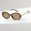 Novos óculos de sol americanos retrô de armação pequena oval com design torcido inspirado na Chanel, oferecendo um visual de luxo leve e elegante, adequados para viagens de carro à beira-mar e uso versátil