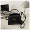Bolso cruzado versátil de un solo hombro, Nuevo bolso de mano versátil retro simple, Bolso cuadrado pequeño casual de alta gama con hebilla de cierre para el día a día