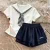 Conjunto de Verano para Niñas Medianas y Grandes 2026 Nuevo Estilo Camiseta Rayada con Cuello Polo y Chal Shorts tipo Bombacho Infantiles Conjunto de Dos Piezas