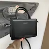 Primavera de 2026 Nova Moda Casual de Alta Costura para o Dia a Dia Bolsa Quadrada Pequena Feminina Bolsa Transversal de Ombro Único Tendência Simples Retrô
