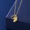 2025 Explosiones de Celebridades de Internet Cadena para Clavícula de Proyección HD de Oro K Cadena de Cuello de Moda Elegante para Todo, Ins, Nicho