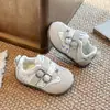 Novos Sapatos Andadores de Bebê Outono Sapatos Casuais Esportivos de Solado Macio para Crianças Sapatos Estáveis Estilo Coreano para Bebês e Crianças Pequenas Sapatos Individuais